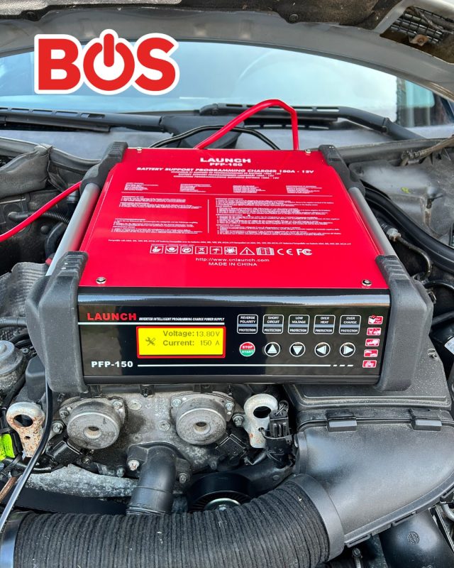 🚗💥 “Even snel een ECU schrijven…” — klinkt onschuldig, toch? Totdat de spanning ineens onder de 12 volt zakt en je ECU besluit om met pensioen te gaan. 😬

We zien het vaker dan je denkt. Moderne auto’s zijn slim,soms té slim en daardoor ook gevoeliger dan vroeger. Die pieken bij het lezen of schrijven van een ECU kunnen oplopen tot wel 150 ampère. En als de spanning dan wegzakt, kan het zomaar zijn dat de auto compleet stilvalt. Dat moment waarop je denkt: “Had ik nou maar…”

Daarom werken wij bij Bos Digitale Autoservice altijd met een professionele stabilisator. 💪 Zo blijft de spanning netjes boven de 12 volt, kunnen we veilig lezen en schrijven, en hoeft er niemand meer met klamme handjes bij de laptop te zitten.

Zonder stress, zonder schade, gewoon zekerheid. Duidelijk, veilig en met garantie.

Heb jij ooit meegemaakt dat een ECU tijdens het programmeren ineens de geest gaf? 😅 Deel je ervaring hieronder of tag iemand die dit herkent! 👇

#automotive #ecu #diagnose #autotechniek #bosdigitaleautoservice #autodiagnose #elektronicaautos #noordhollandskroon 

🔗bosdigitaleautoservice.nl📲06-18189340 (ook Whatsapp)