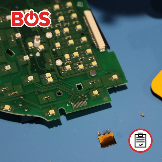 💥 Soms kom je iets tegen dat je echt even doet fronsen…

Bij deze Mercedes SL R230 dacht de vorige eigenaar blijkbaar dat je een instrumentenpaneel kunt “bakken en braden” om het weer tot leven te wekken. 🔥
Het resultaat? Bekabeling die volledig onbruikbaar was alsof iemand spaghetti had geprobeerd te lassen.

Na wat precisiewerk, 11 geïsoleerde draden opnieuw gesoldeerd, en een hoop geduld, brandt het koelvloeistoftemperatuur-lampje weer netjes zoals het hoort. 💡
Geen prutswerk, geen gokwerk gewoon vakkundig herstel ipv vervangen voor hoge kosten.

Heb jij ook een dashboard met een uitdaging? Stuur gerust een bericht of tag iemand die dit herkent. 😉
👇 #BosDigitaleAutoservice zorgt dat alles weer klopt.
🔗bosdigitaleautoservice.nl
📲06-18189340 (ook Whatsapp)

#MercedesSL #Instrumentenpaneel #Autoservice #Elektronica #Autoherstel #VastePrijs #Vakwerk #BosDigitaleAutoservice #TransparantEnBetrouwbaar