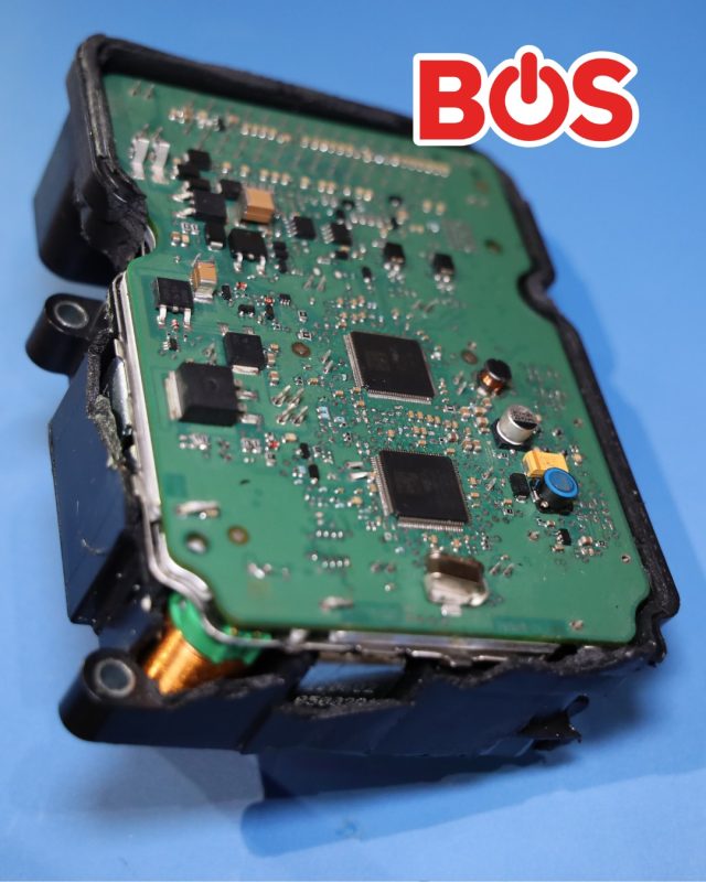 🛠️ Aston Martin DB9 met beschadigde ABS-unit weer op de weg

Deze Aston Martin DB9 heeft betere tijden gekend… en ook wat schade opgelopen.
De originele ABS-unit kwam bij ons binnen in een staat waar zelfs James Bond van zou schrikken.
We hebben de complete elektronica 1-op-1 overgezet naar een gebruikte donorunit –
geen dure dealerrekening, maar gewoon degelijk herstel voor een fractie van de prijs.

En bij het openen van de kunststof behuizing? Geen smeerboel van epoxy of lijm, beschadigde behuizing maar net afwerken en klaar is Kees (of in dit geval... klaar is de DB9 😉).

✅ Helder vooraf wat het kost
✅ Garantie op de werkzaamheden
✅ Geen verkooppraatjes – gewoon eerlijk werk
✅ Mobiele service in de Kop van Noord-Holland

📞 Bel of app ons: 06-18189340
🌐 Bezoek onze website: www.bosdigitaleautoservice.nl

#AstonMartinDB9 #hollandskroon #bosdigitaleautoservice #betervoorhetmilieu