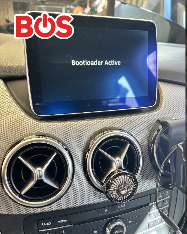 Apple CarPlay - Android Auto op NTG 5.x: Vergeet de firmware update niet!

Veel Mercedes-rijders én garages lopen hier tegenaan bij de NTG 5.x reeks. Je wilt Apple CarPlay of Android Auto activeren, maar die kant-en-klare dongles geven niet thuis. De reden? De headunit mist een cruciale firmware update waar zo'n dongle niets mee kan. Frustrerend als je gewoon je navigatie en Spotify wilt gebruiken! 

Bij Bos Digitale Autoservice lossen we dit netjes voor je op. Wij voorzien de headunit direct van de juiste firmware update, zodat alles wél vlekkeloos werkt. En het mooiste? Dat doen we zonder meerprijs. Gewoon een vaste prijs vooraf, wel zo helder. Geen verrassingen achteraf, wél een perfect werkend systeem. 

Klaar met het gedoe en wil je gewoon dat het in één keer goed werkt? Laat een reactie achter, stuur ons een DM of deel dit bericht met iemand die hier al weken mee aan het stoeien is! 👇

🔗bosdigitaleautoservice.nl📲06-18189340 (ook Whatsapp)

#mercedes #ntg5 #applecarplay #androidauto #bosdigitaleautoservice #autotechniek #firmwareupdate #kopvannoordholland #autoservice #mercedesbenz #diagnose #garage #heldereafspraken